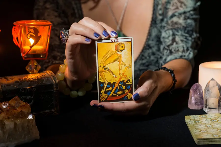 Qué significa una lectura de tarot y cómo interpretarla paso a paso